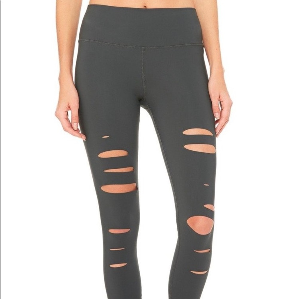 NWT High-awaits Ripped Warrior Legging- Alo yoga
